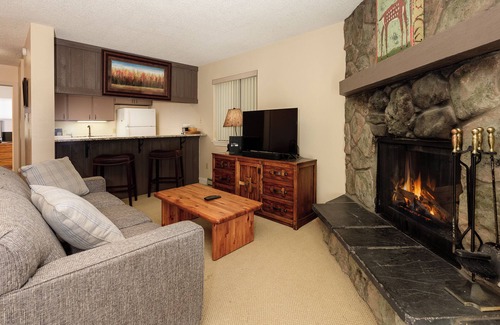 Fraser Condo | Cozy & remodeled 1 bedroom, ground floor, mountain views