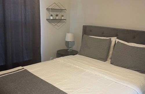 Montrose House | Cozy Remodeled 2 BD Bungalow
