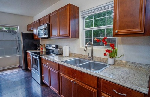 Arena District House | Cozy Remodeled 2BR/2BA Near Downtown Sleeps 8