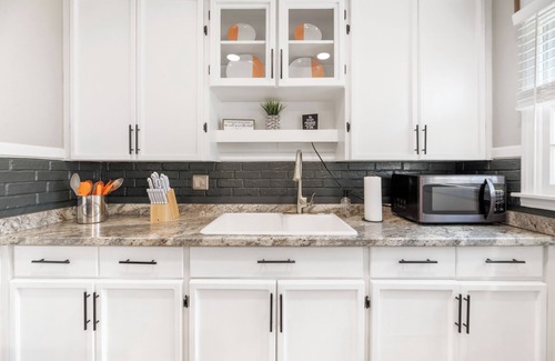 Wichita House | Cozy Remodeled 3 bedroom home close to WSU