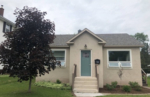 Ashland House | Cozy remodeled cottage in heart of Ashland/Chequamegon Bay/Lake Superior
