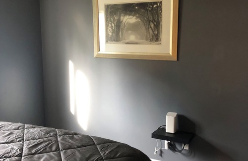 Hinton House | Cozy remodeled home. 1 min walk to all amenities. Pet friendly.