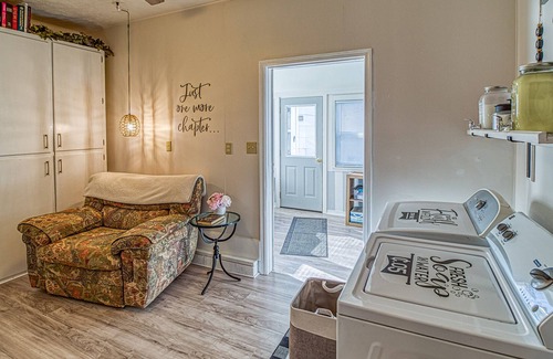 Diamond City House | Cozy Remodeled Home, minutes from the Lake