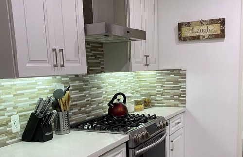 Reseda House | cozy remodeled house with 3 bedrooms &HUGE yard