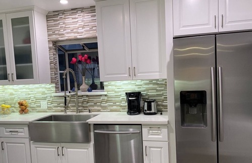 Reseda House | cozy remodeled house with 3 bedrooms &HUGE yard