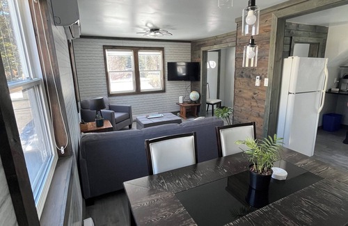 Bathurst House | Cozy remodelled house minutes away from hiking trails and Chaleur Bay