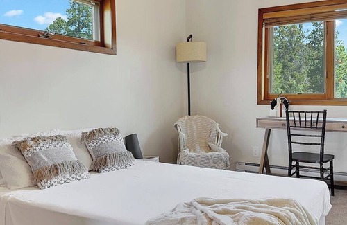 Tatlayoko Lake Other | Cozy remote retreat near Tatlayoko Lake for nature lovers. Pet-Friendly!