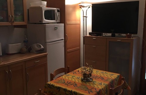 Saint-Martin-de-Bromes Apartment | Cozy rental with terrace for 4 near Esparron Lake