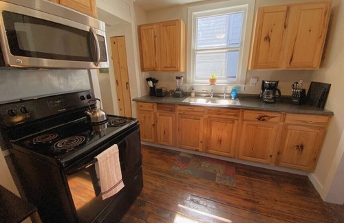 White Sulphur Springs House | Cozy Renovated Bungalow — Walk Downtown!