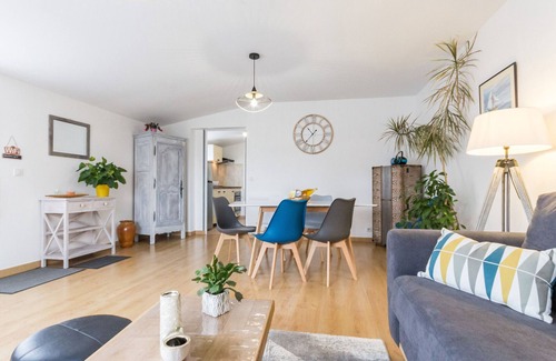Bourgneuf-en-Retz Cottage | Cozy Renovated Cottage with Garden near Pornic Beaches