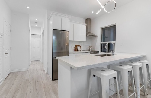 Riverside Apartment | Cozy Renovated 2 Bed 2 Bath Min to Beach, Shops & Restaurants Pet Friendly!