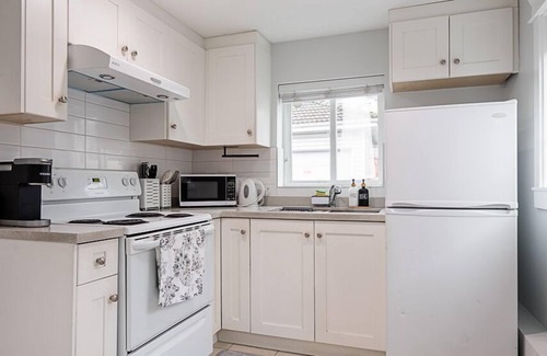 Killarney House | Cozy renovated 2br laneway home