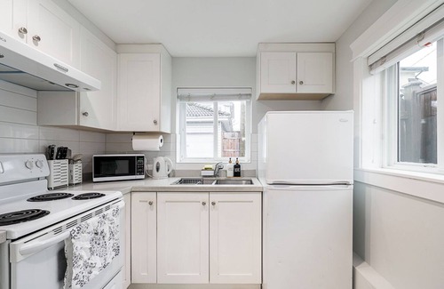 Killarney House | Cozy renovated 2br laneway home