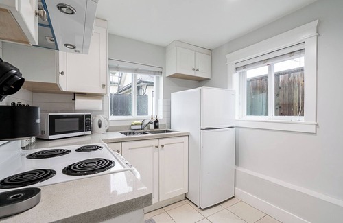 Killarney House | Cozy renovated 2br laneway home