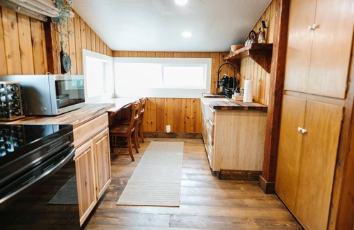 Lemhi County Cabin | Cozy renovated 3-bedroom cabin in lovely North Fork IDAHOME