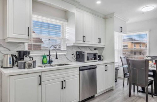 Durham Region House | Cozy Renovated 3 Bedroom Home with PS4!