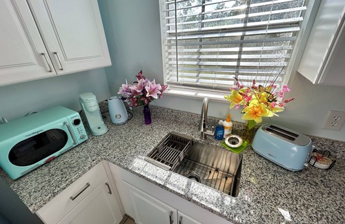 Florida Panhandle Apartment | Cozy Renovated Apt w King Bed 25 to Beach 20% Off A