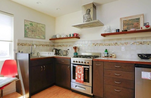 Redwood Heights Apartment | Cozy Renovated Bay View Apt in Oakland w/Parking