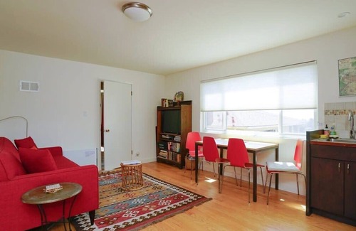 Redwood Heights Apartment | Cozy Renovated Bay View Apt in Oakland w/Parking
