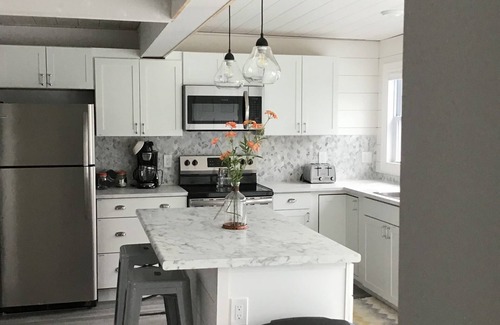 Camp Ellis House | Cozy Renovated Beach House - 900 ft to Ocean River Views, Open Concept