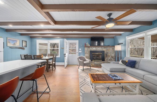 Waynesville House | Cozy Renovated Mountain Escape, 10 min to downtown Waynesville & Lake Junaluska,