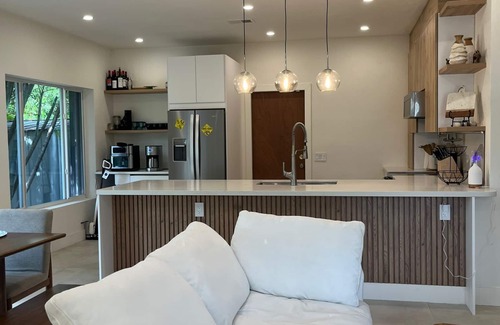 Hallandale Beach House | Cozy Renovated 2BR 1 Mile from Beach
