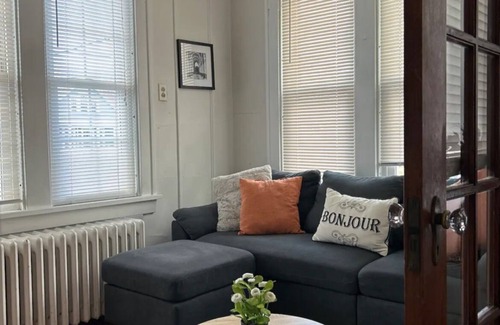 Albany Apartment | Cozy rental near local hospitals, colleges, and dining. With home office!