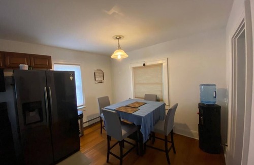 Poughkeepsie House | Cozy ResidentialHome 5mins from stores and Hospital.