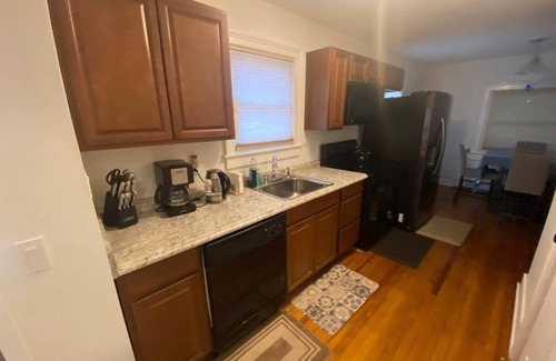 Poughkeepsie House | Cozy ResidentialHome 5mins from stores and Hospital.