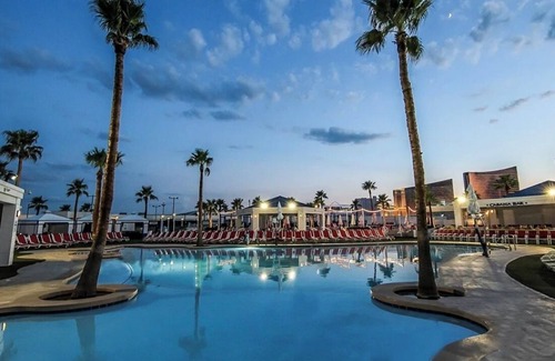 Winchester Resort | Cozy resort in awesome Las Vegas with WiFi, fitness room, AC Luxe Room