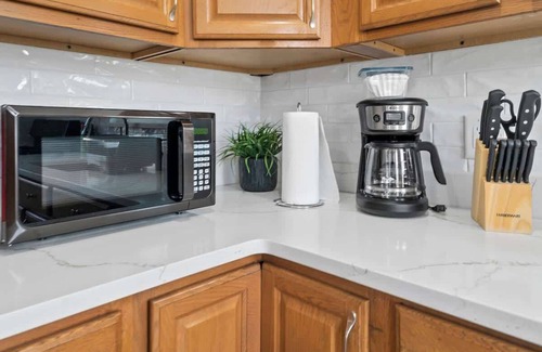 North Bergen Apartment | Cozy Retreat 15Min to NYC, MetLife, Mall + Parking