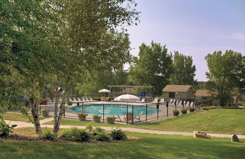 Wisconsin Dells Condo | Cozy Retreat: 1BR King Suite @ Wyndham Tamarack