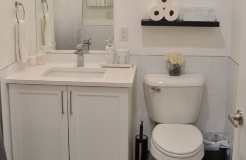 West Side Apartment | Cozy Retreat: 1BR Haven in NJ - Minutes from Time Square NYC