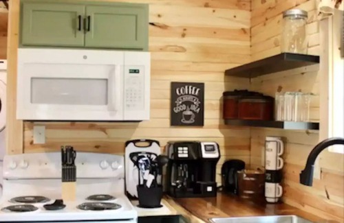 Marlinton Cabin | Cozy retreat 2 min bike ride to Greenbrier Trail 2 ride/river to fly fish.