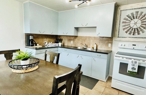 Pincher Creek Apartment | Cozy retreat 30 mins from Waterton National Park and Castle Ski Resort