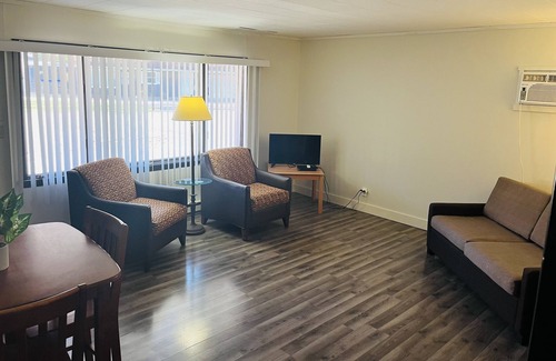 Shawano Resort | Cozy retreat across the street from Shawano Lake.