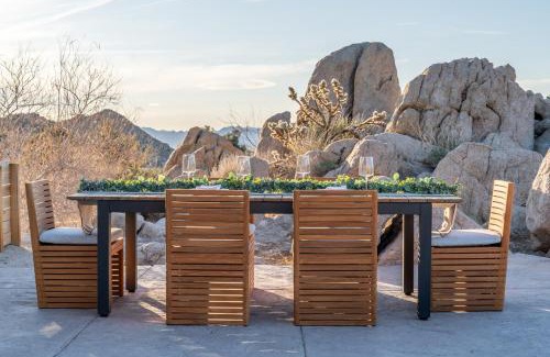 Yucca Valley House | Cozy Retreat Amidst Boulders