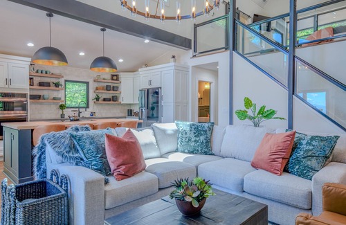 Zirconia House | “Cozy retreat and amazing views!– Your Perfect Getaway!”
