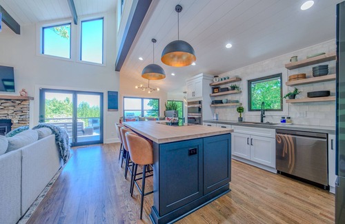 Zirconia House | “Cozy retreat and amazing views!– Your Perfect Getaway!”