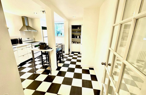 Rockcliffe Park Apartment | Cozy retreat - Beechwood Village