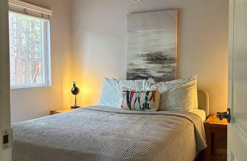 Wrightwood House | Cozy Retreat|Close to Village|Pets OK