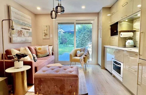 Thornhill House | Cozy Retreat! Convenient Hidden Gem near Toronto!