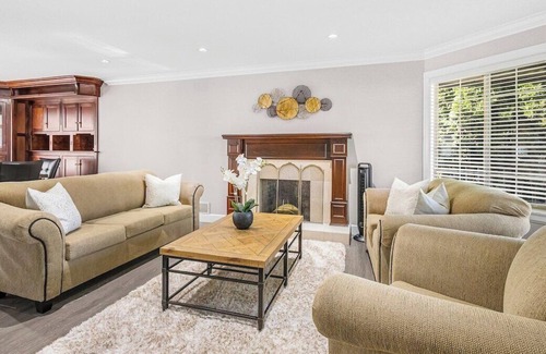 Fleetwood House | Cozy Retreat for Families and Friends.