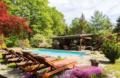 Garrison House | COZY RETREAT : HOT TUB, SAUNA, POOL + MORE