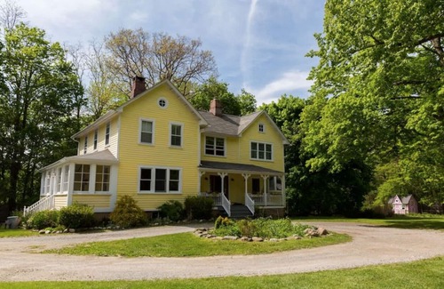 Garrison House | COZY RETREAT : HOT TUB, SAUNA, POOL + MORE