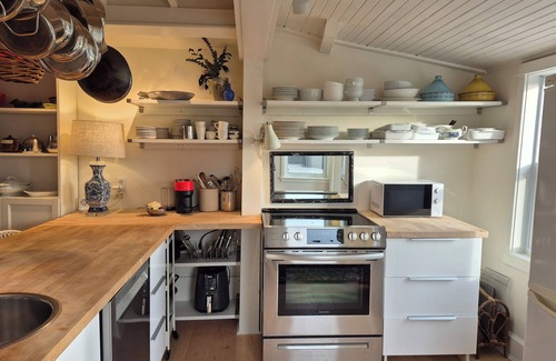 Port Williams Cottage | Cozy retreat in Annapolis Valley wine country with hot tub.
