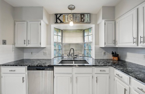 Flower Mound House | Cozy Retreat in Flower Mound with game room and pool near Legoland/SeaLife