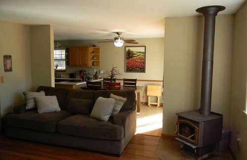 Weed House | Cozy Retreat in Lake Shastina