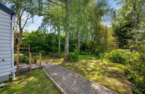 Springlands Cottage | Cozy Retreat in Nature just minutes from Town