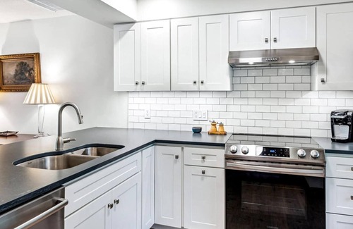 West Hartford Condo | Cozy Retreat in Quechee Woods - Sugar Hill 2D